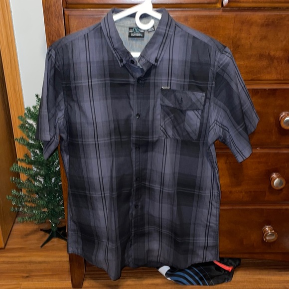 Button down shirt - Picture 1 of 3